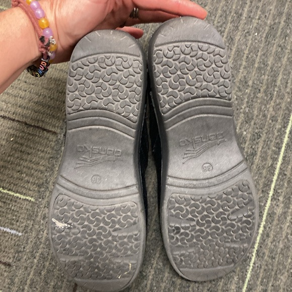 Women’s Dansko shoes - Picture 2 of 2